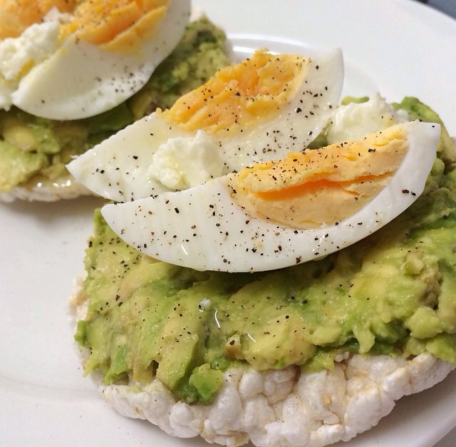 egg avo cracker
