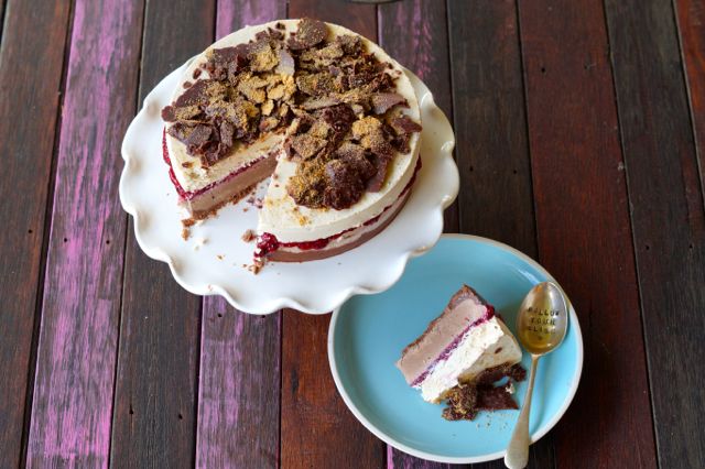 Paleo-Raw-Vanilla-Choc-Berry-Layer-Cake2